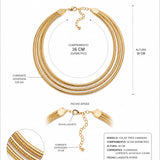 Colar de três camadas dourado; diagrama com comprimento 16 cm e altura 16 cm.