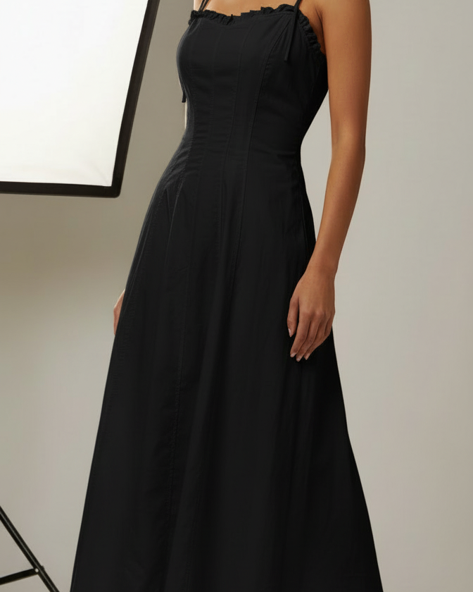 Vestido Monica preto midi, alças finas e franzidos no busto