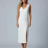 Vestido midi off white com decote V e fenda na barra