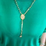 Colar Espírito Santo dourado com pingente oval e medalha pendente inferior
