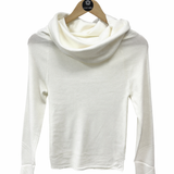 Blusa de manga longa off white com gola ampla drapeada