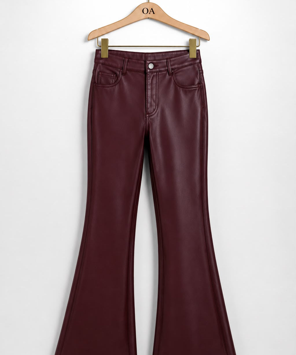 Calça Gregória vinho, pantalona de cintura alta com botão e zíper frontal.