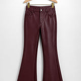 Calça Gregória vinho, pantalona de cintura alta com botão e zíper frontal.
