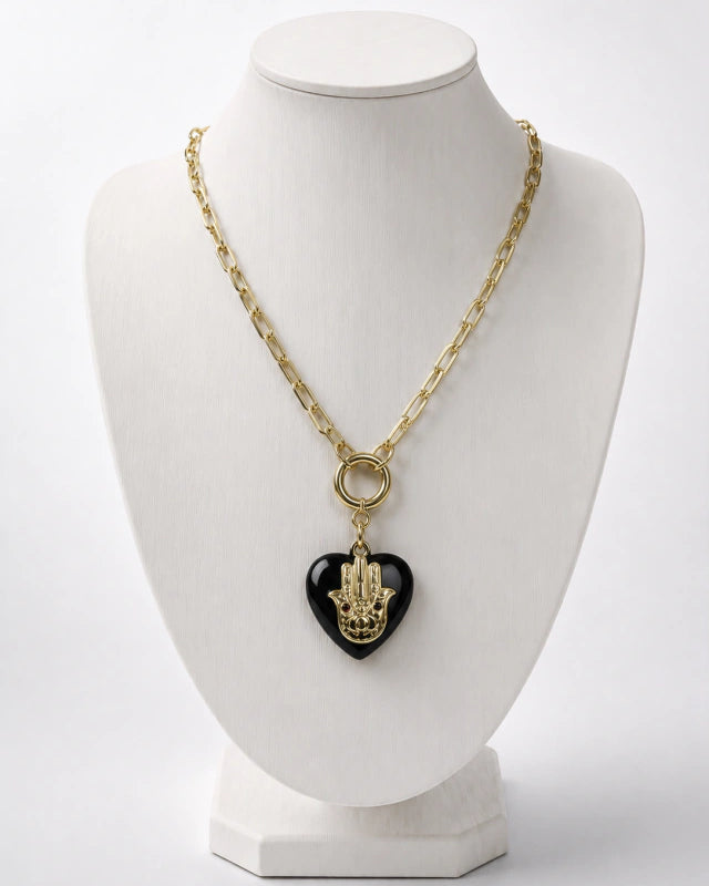 Colar Israel dourado com corrente e pingente coração preto com detalhes dourados