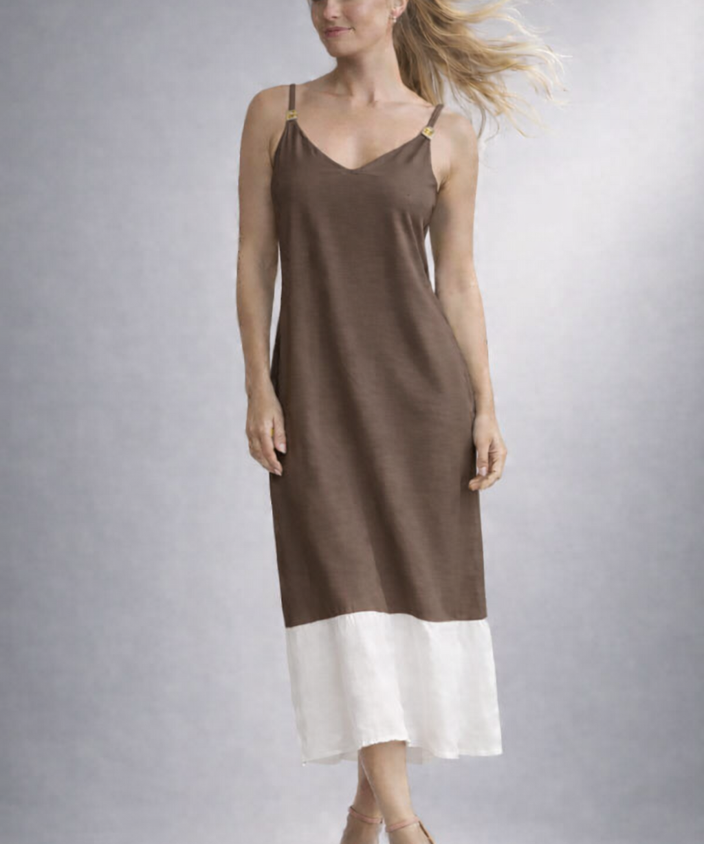 Vestido midi de alças finas com decote V e faixa branca na barra, marrom