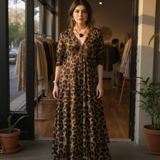 Chemise longa estampada animal marrom com decote V e botões frontais, manga curta