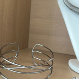 Colar maxi de metal prateado com elos em espiral