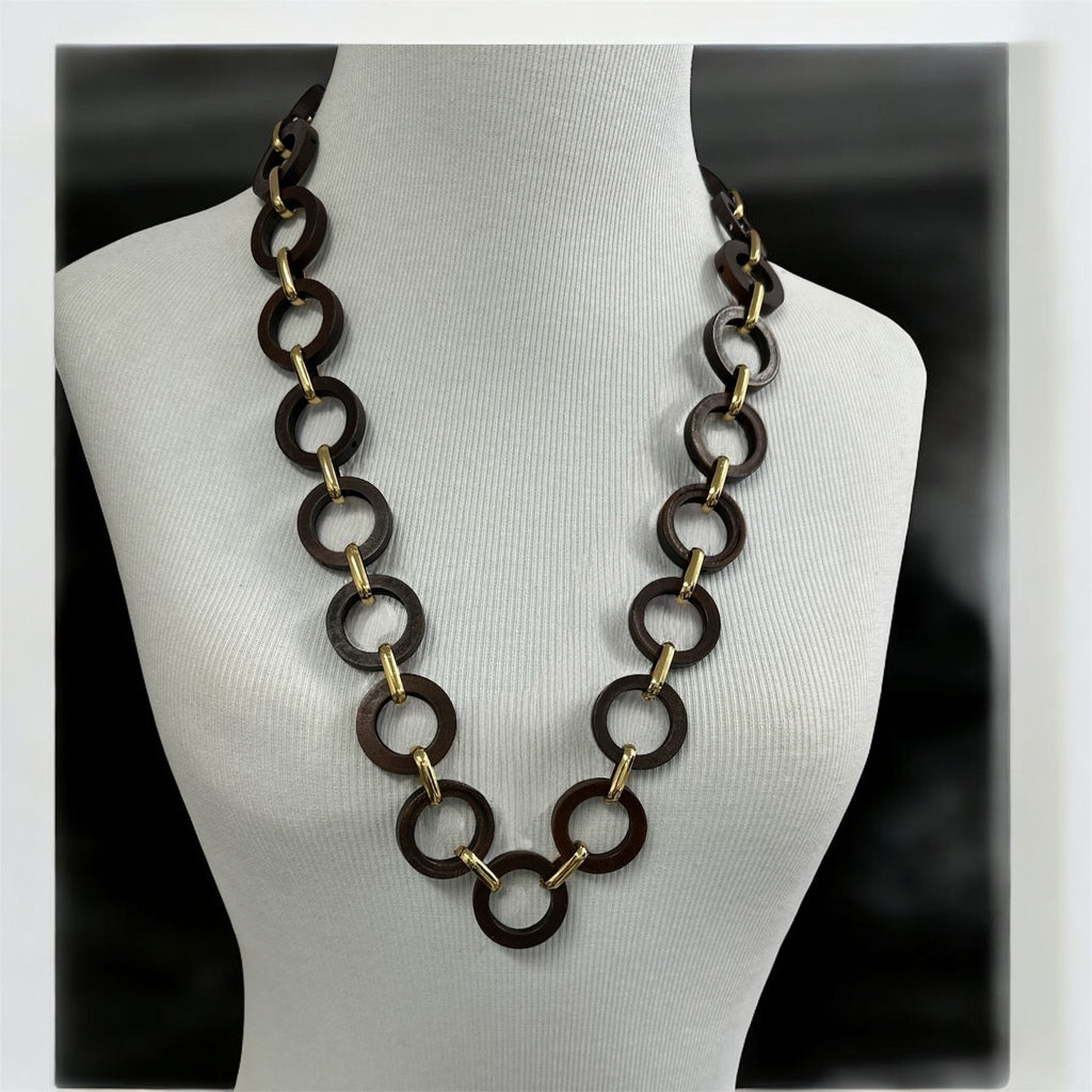 Colar com elos ovais alternados, acabamento dourado e prateado