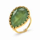Anel Letícia dourado com pedra oval verde e aro com esfera na base