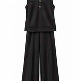 Conjunto de blusa sem mangas preta com botões e calça pantalona