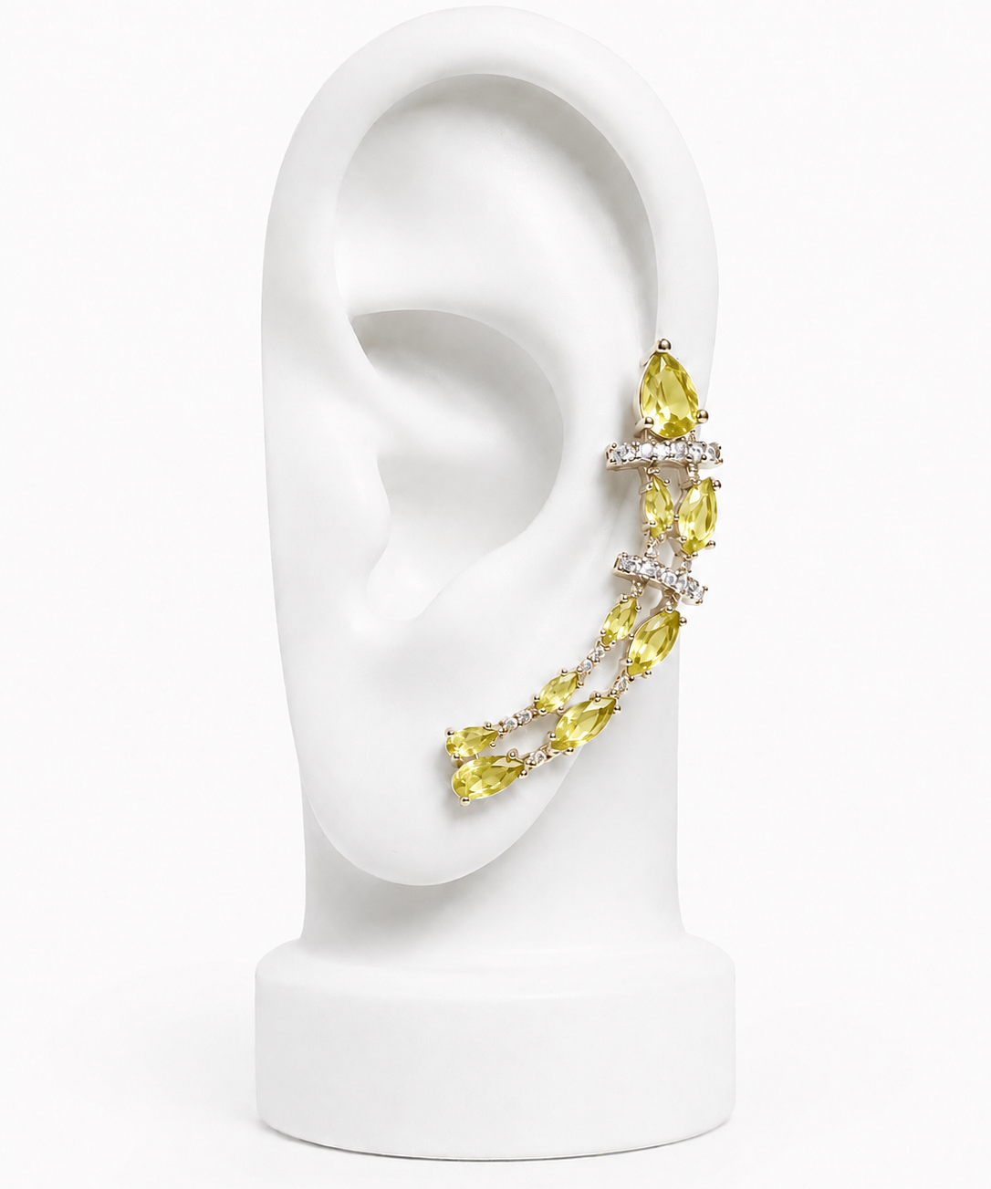 Brinco ear cuff com pedras amarelas e corrente cravejada, metal dourado.