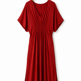 Vestido Iolanda vermelho queimado com decote V e franzidos na cintura, mangas amplas.