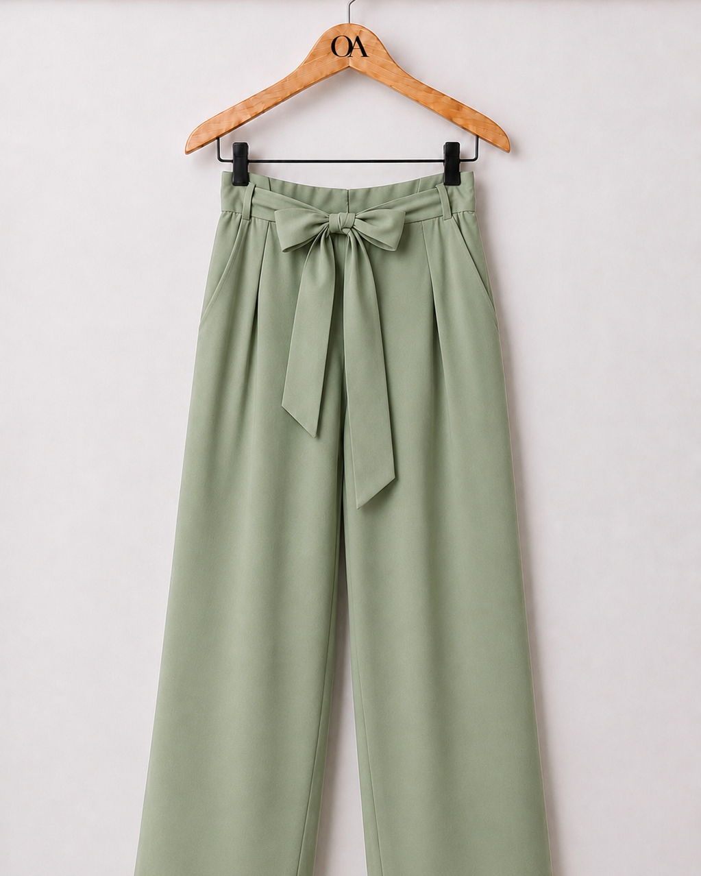 Calça ampla verde menta com faixa na cintura e cós franzido
