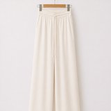 Calça Budapeste off-white com cós elástico e cordão, pantalona longa