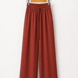 Calça pantalona terracota com cós elástico e cordão, modelagem ampla