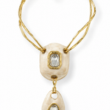 Colar choker dourado com pingente nude e pedras transparentes, corrente ajustável