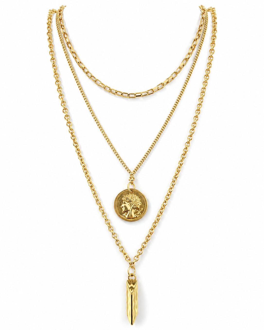 Colar triplo dourado com moeda no centro e pingente em forma de pena