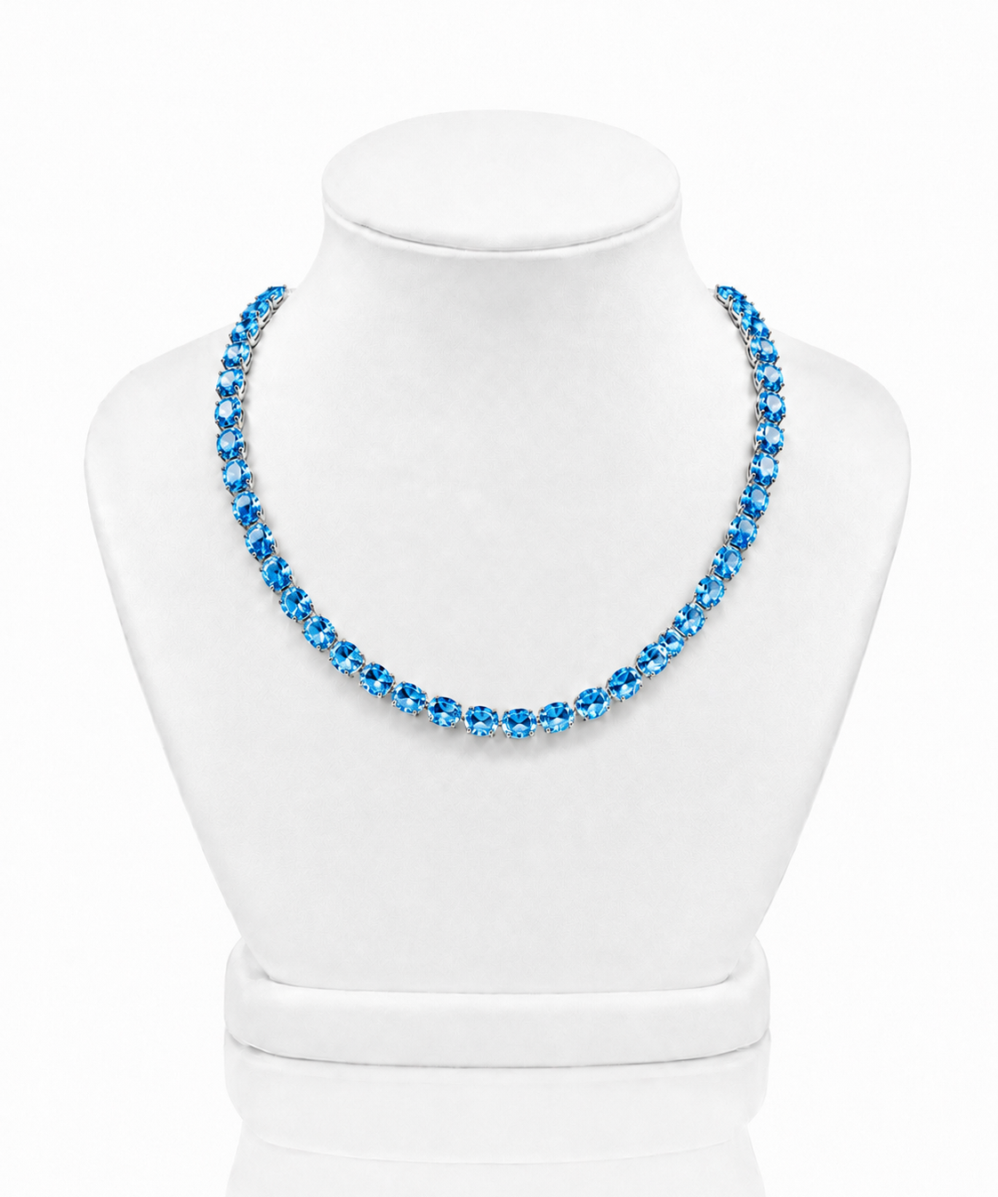 Colar oval de pedras azul-claro com brilho