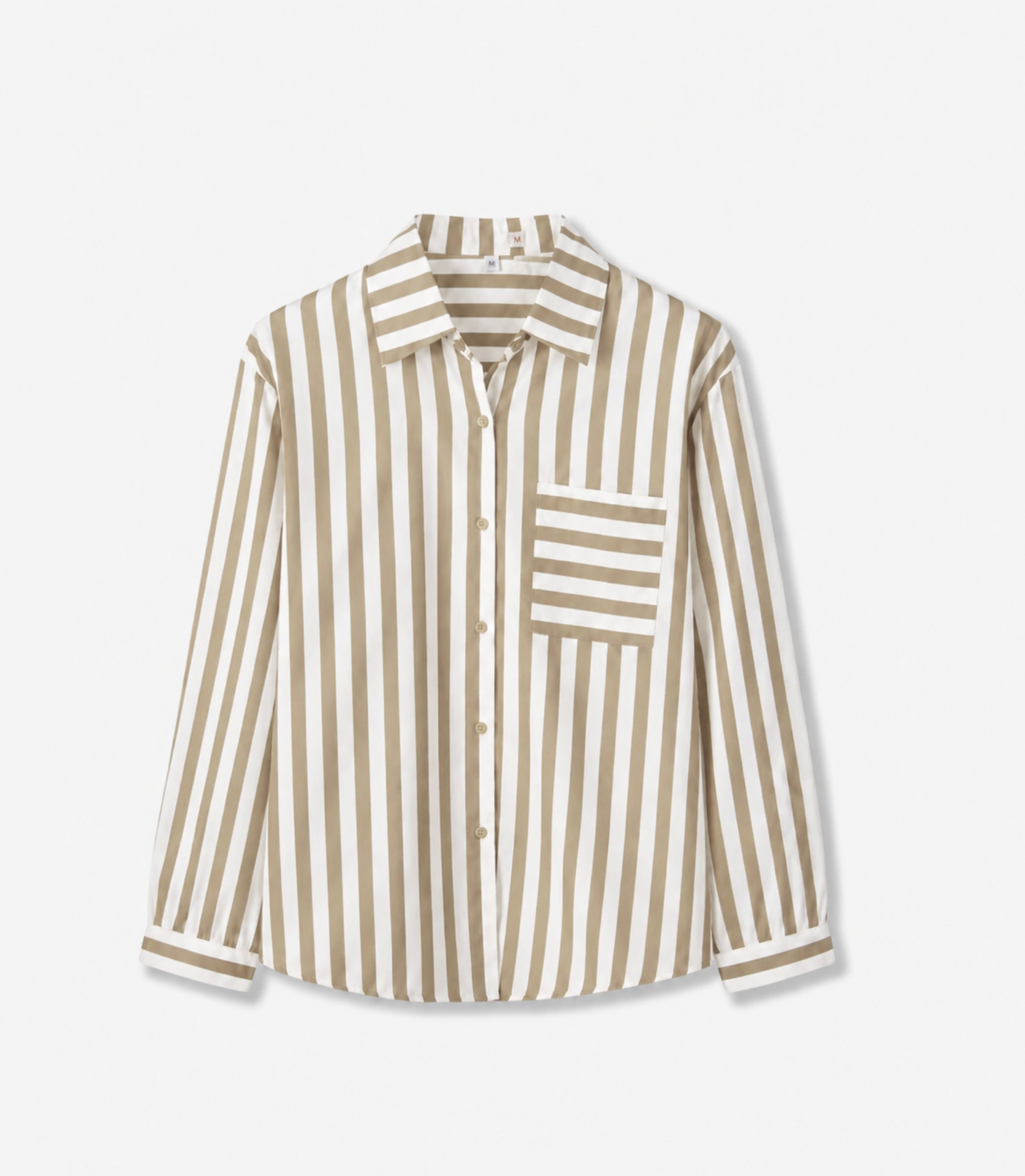Camisa listrada bege e branca com bolso frontal e botões, manga longa