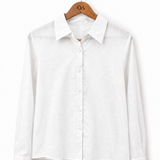 Camisa branca de linho, manga longa, botões frontais e gola
