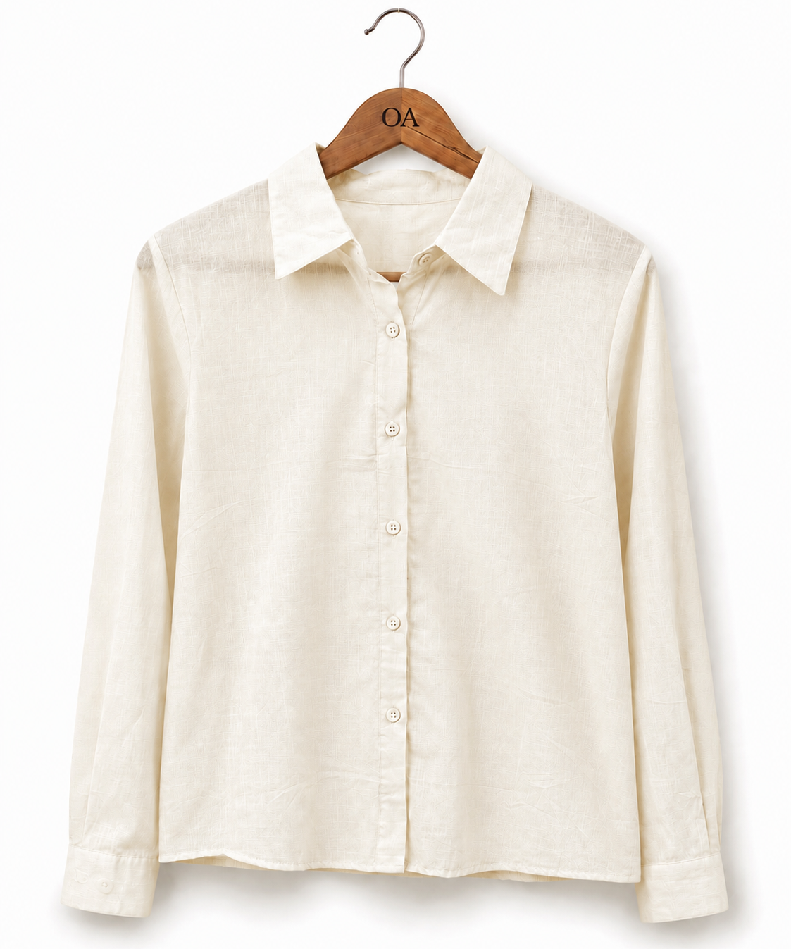 Camisa creme de linho, manga longa, botões frontais e gola