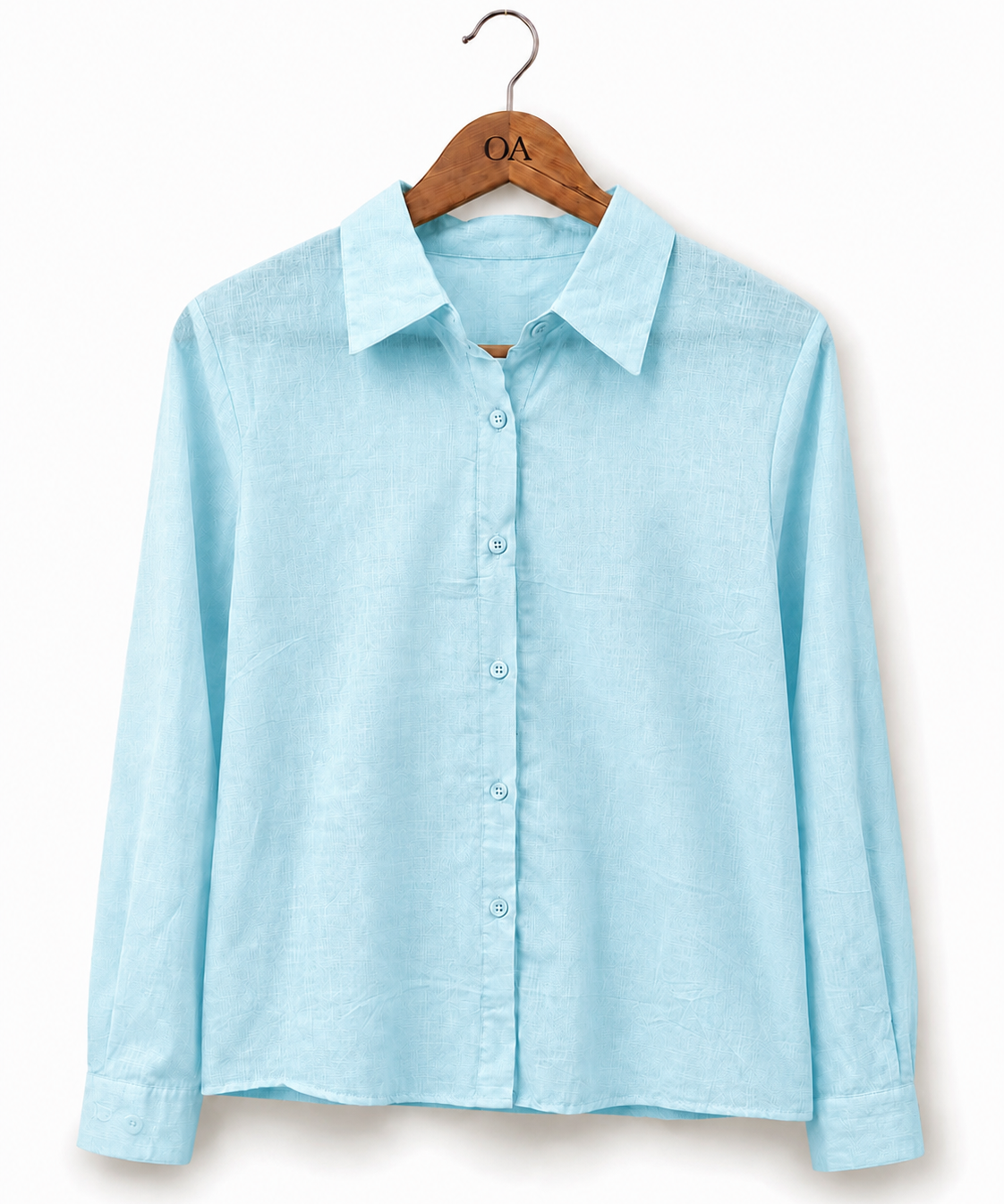 Camisa azul céu de linho, manga longa, botões na frente e gola