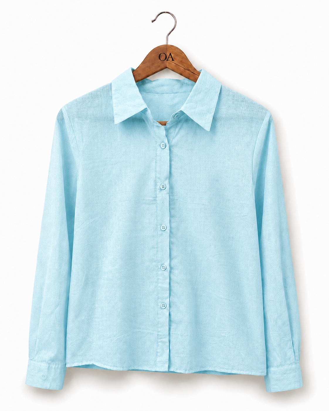 Camisa azul céu de linho, manga longa, botões na frente e gola
