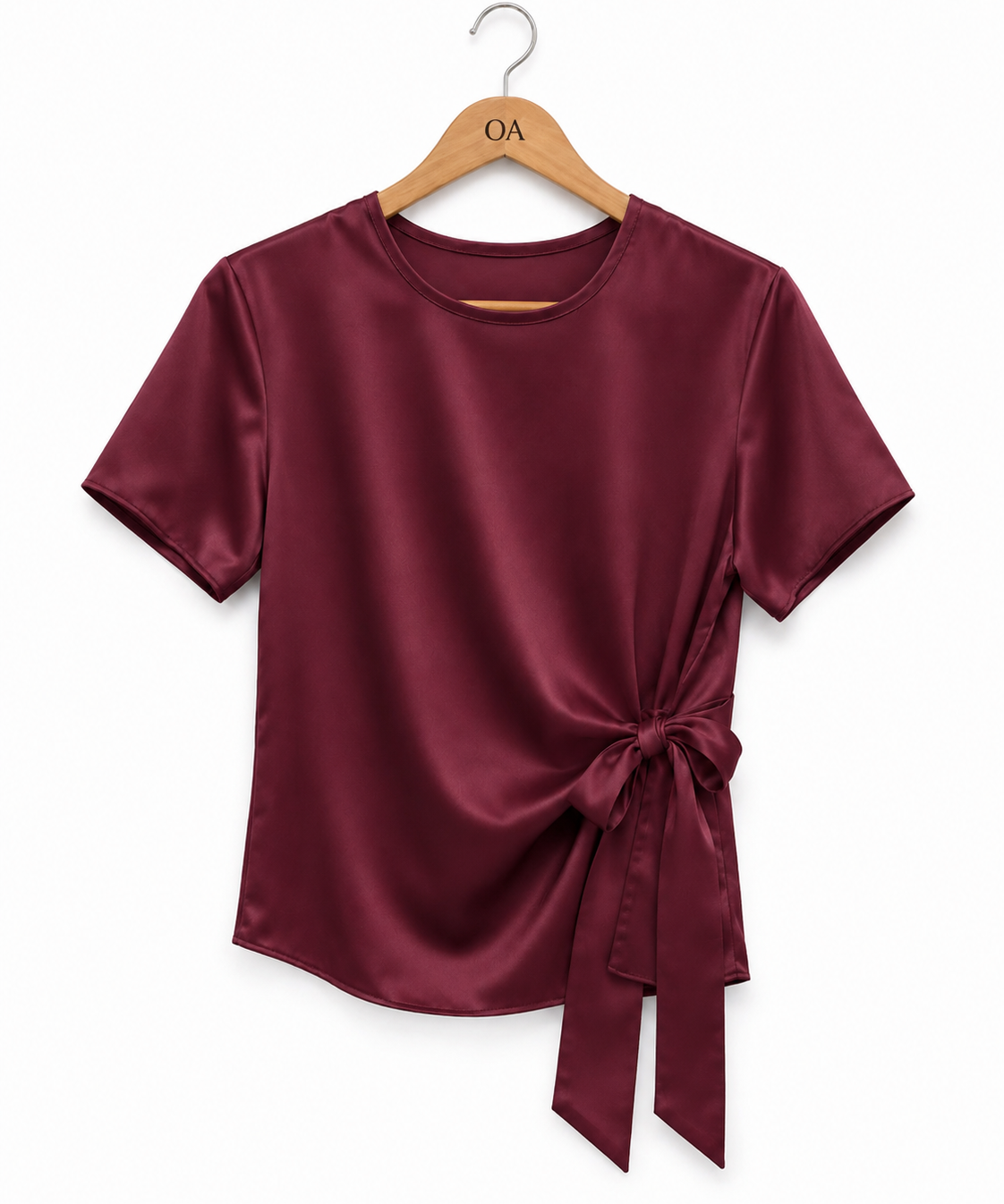 Blusa de cetim vinho com gola redonda e faixa amarrada na frente.