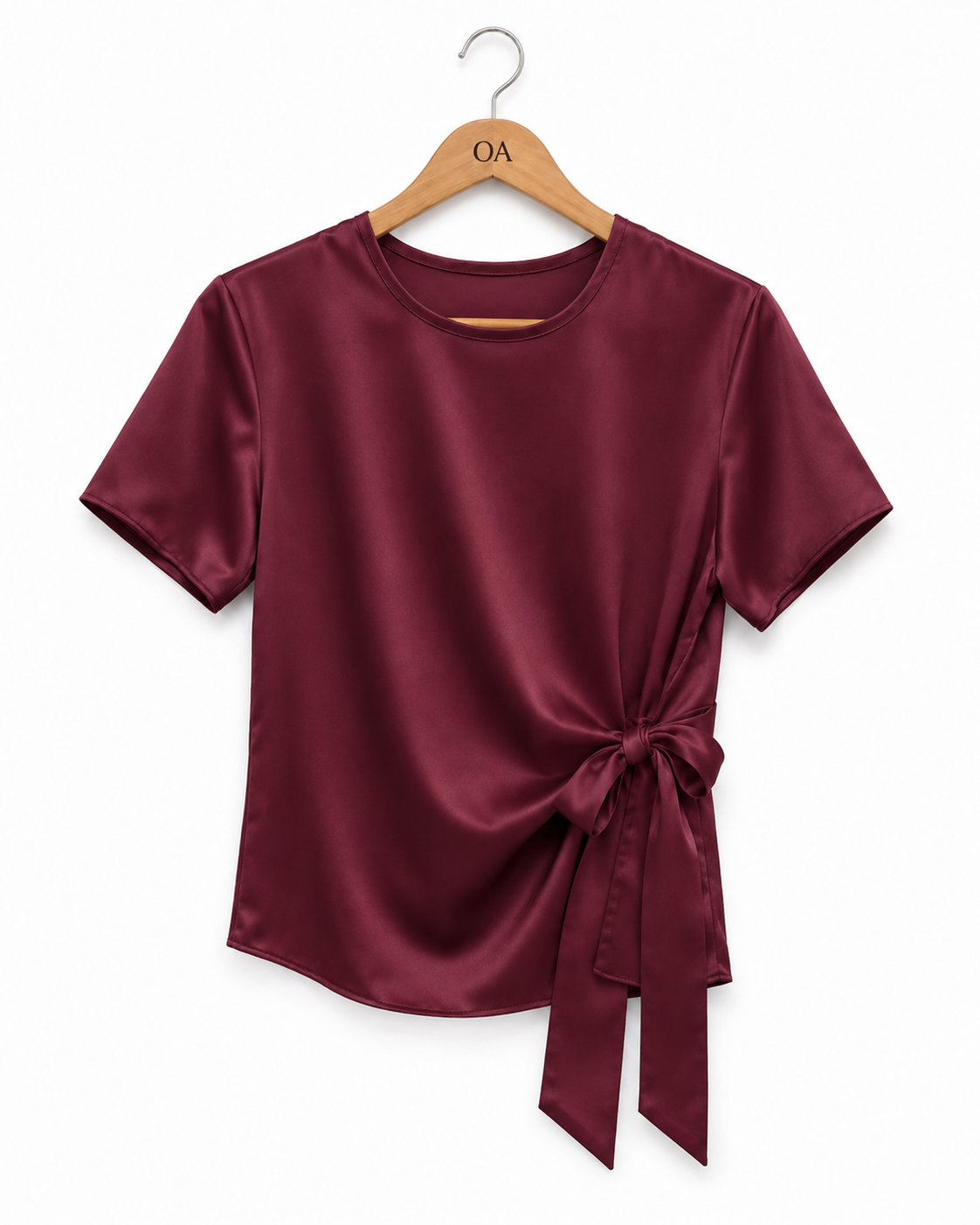 Blusa de cetim vinho com gola redonda e faixa amarrada na frente.