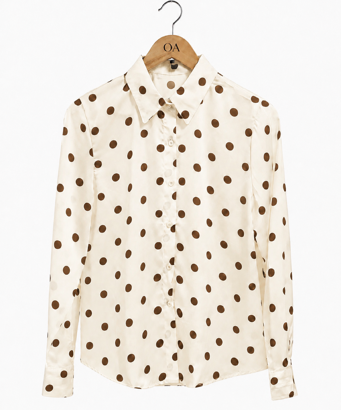 Camisa off-white com poá marrom, gola e botões, manga longa