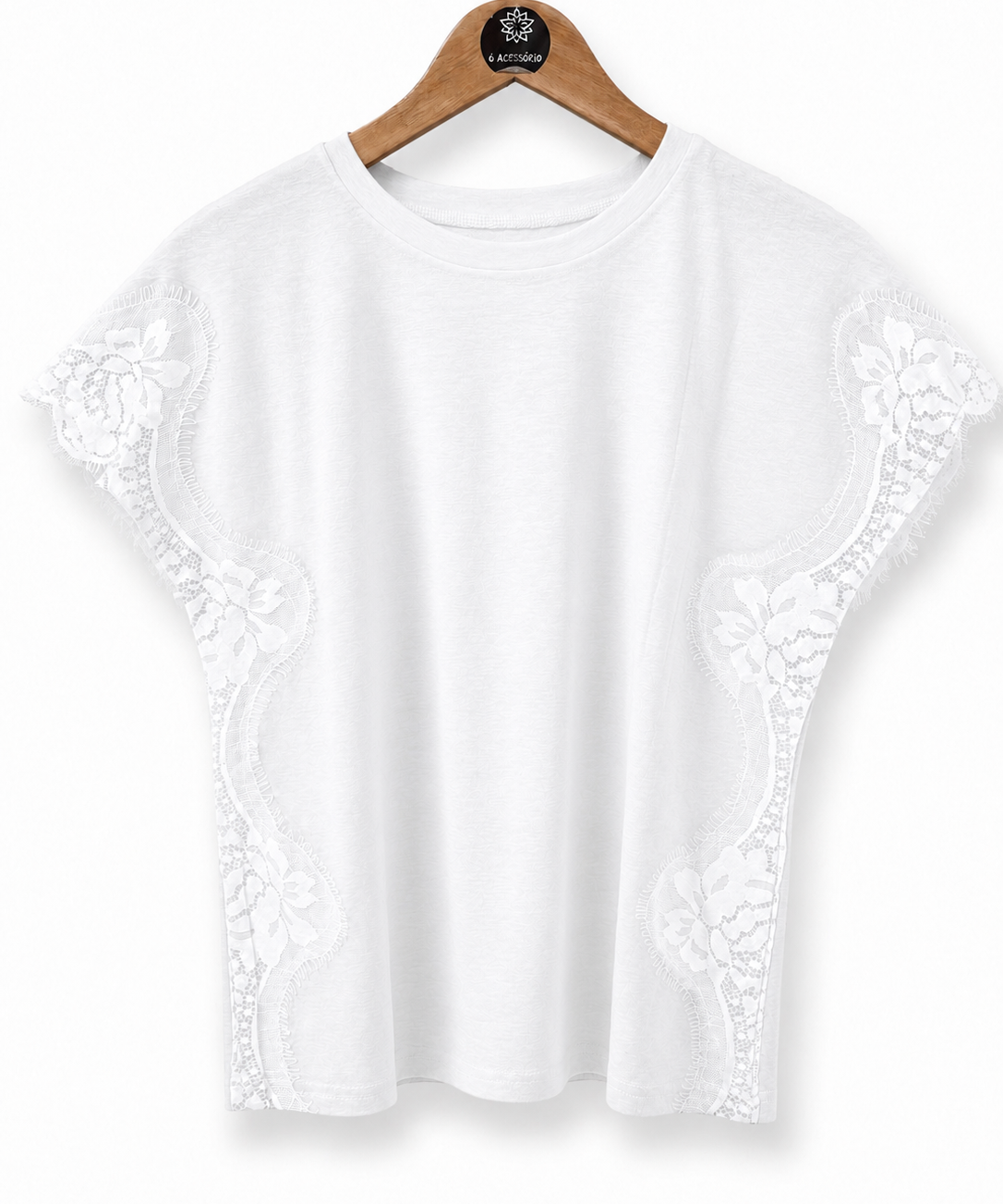 Blusa Ana Clara branca com acabamento de renda branca nas mangas e laterais