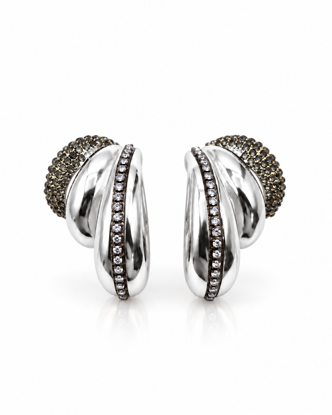 Par de brincos argola prateados Nina com fileira de strass escuros