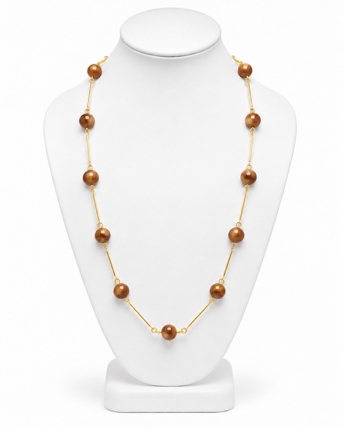 Colar longo de esferas caramelo com acabamento dourado e fecho discreto