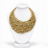 Colar Nuria dourado com correntes de bolinhas e camadas largas