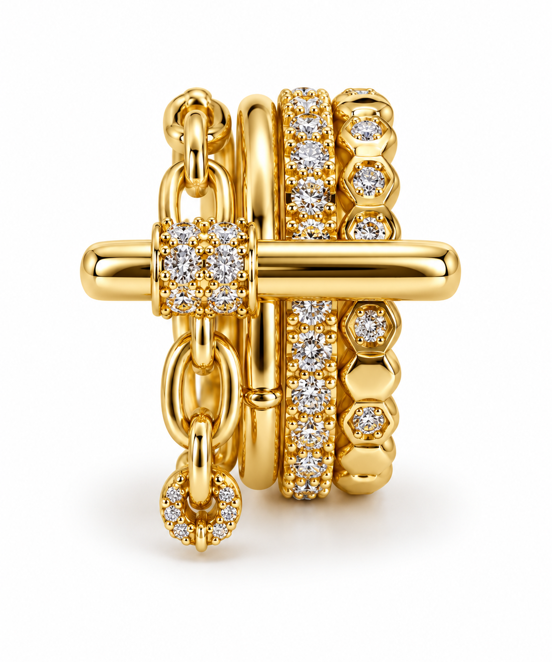 Anel dourado com pedras brilhantes, faixa central e argolas pendentes