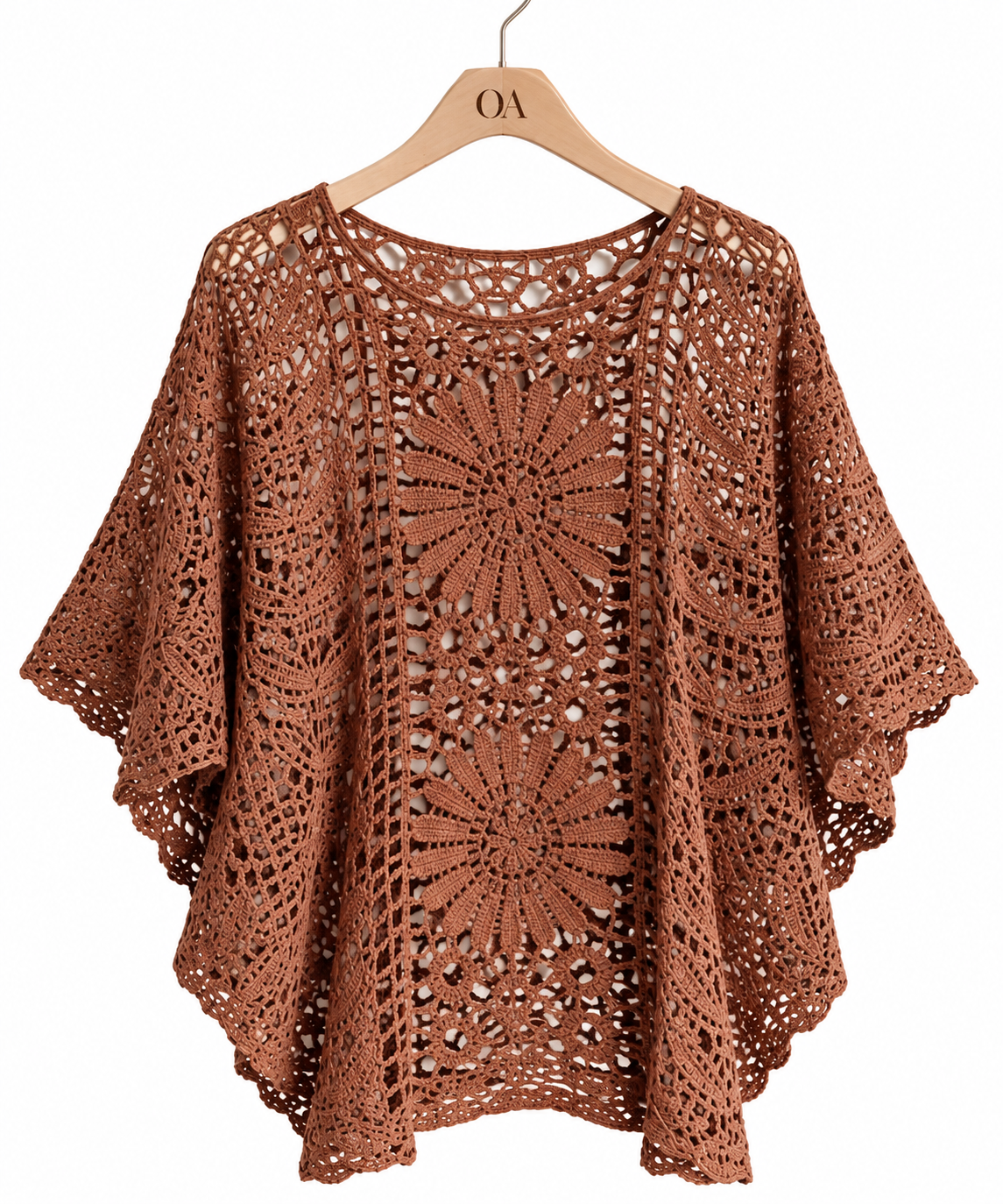 Blusa de crochê marrom com mangas amplas e motivos florais na frente