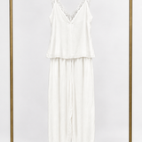 Conjunto de regata e calça off white com decote V e alças finas