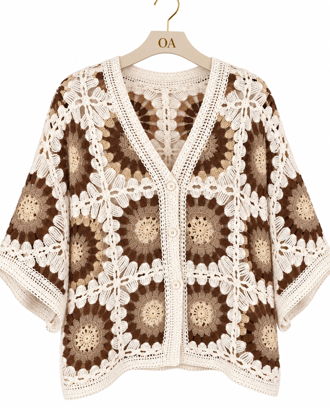 Blusa Angra de crochê bege com renda floral, decote V e botões frontais