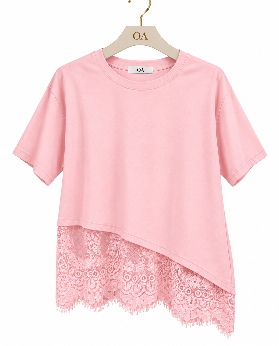 Camiseta rosa com acabamento de renda na barra assimétrica