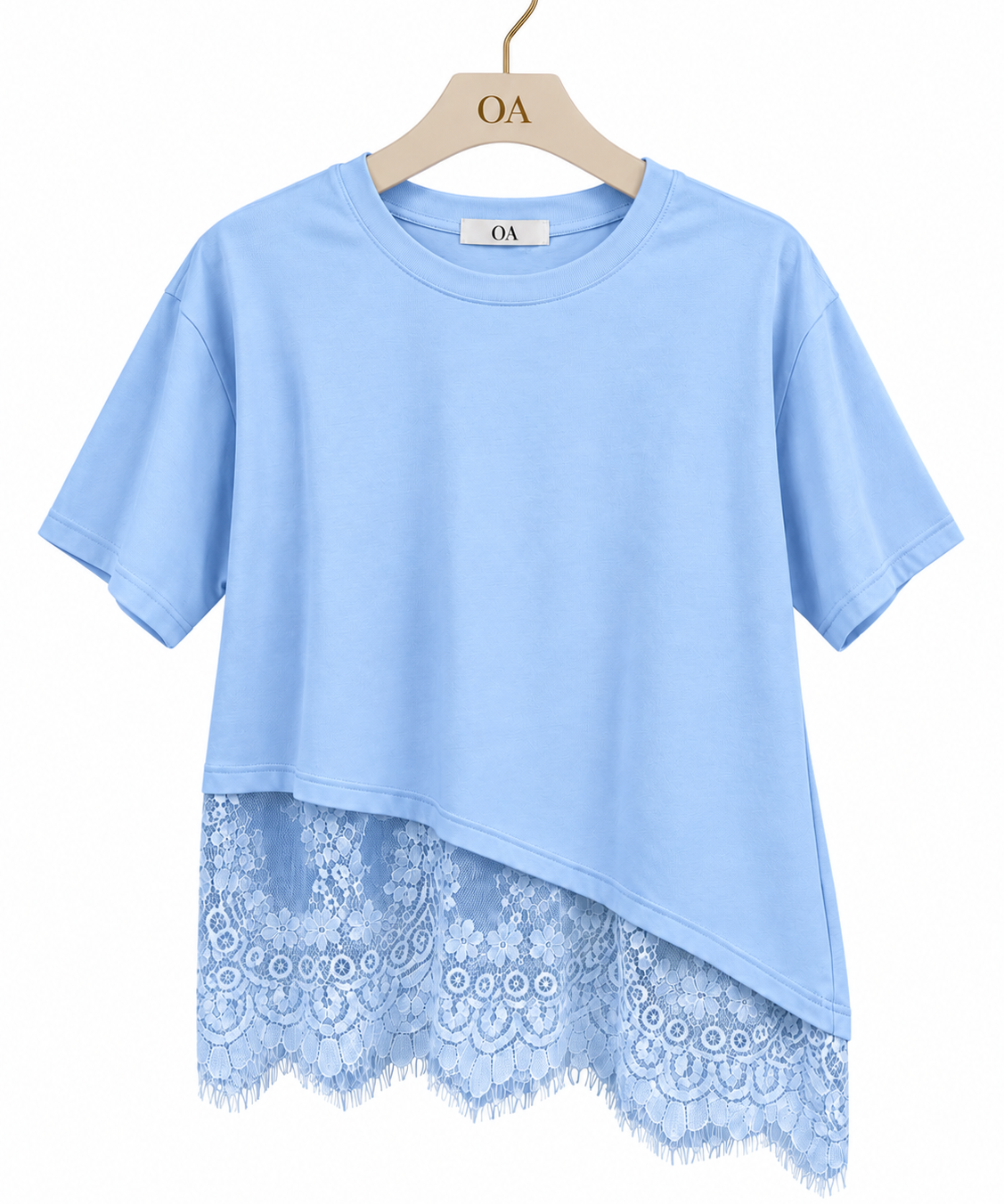 Camiseta azul com barra assimétrica e renda floral