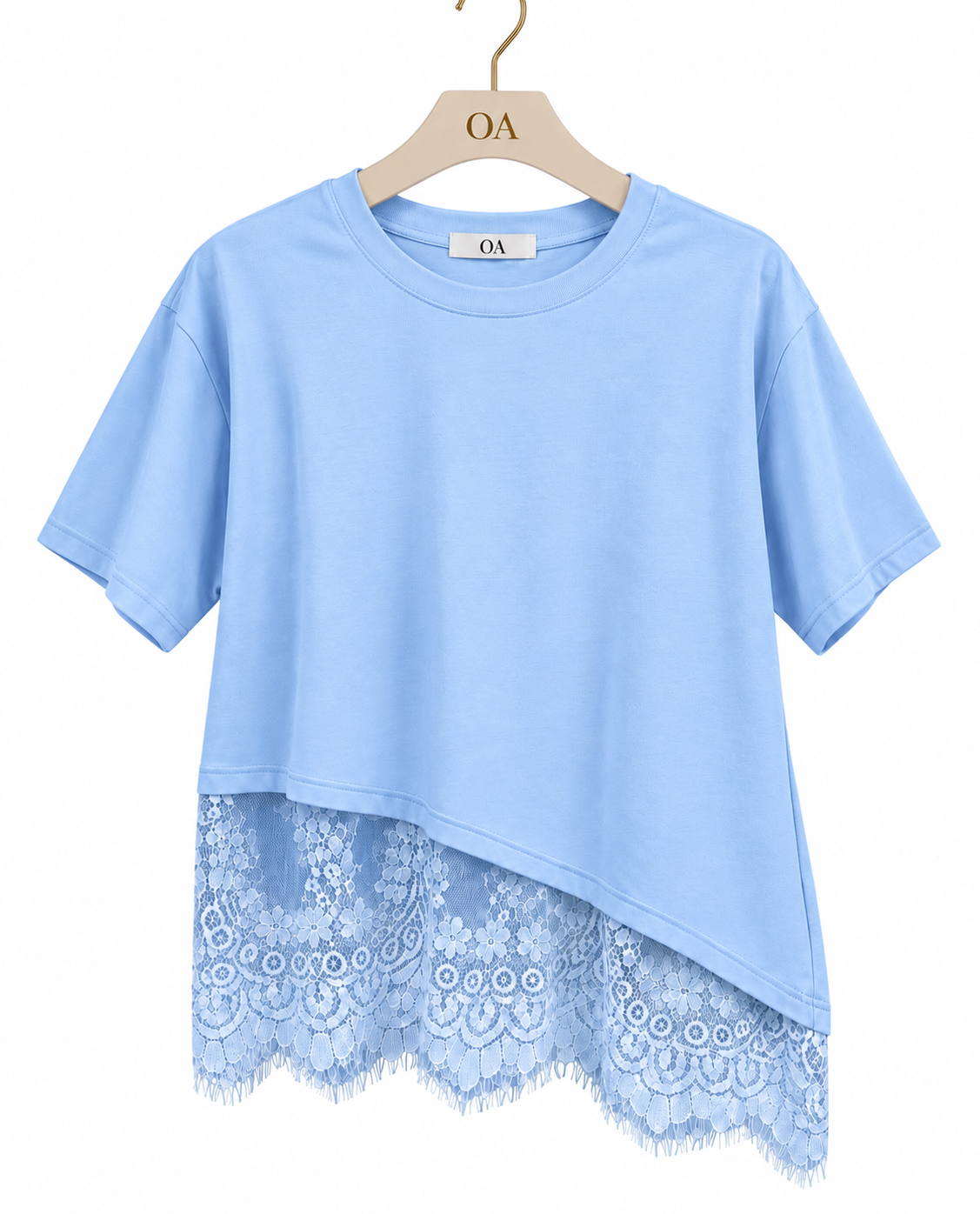 Camiseta azul com barra assimétrica e renda floral