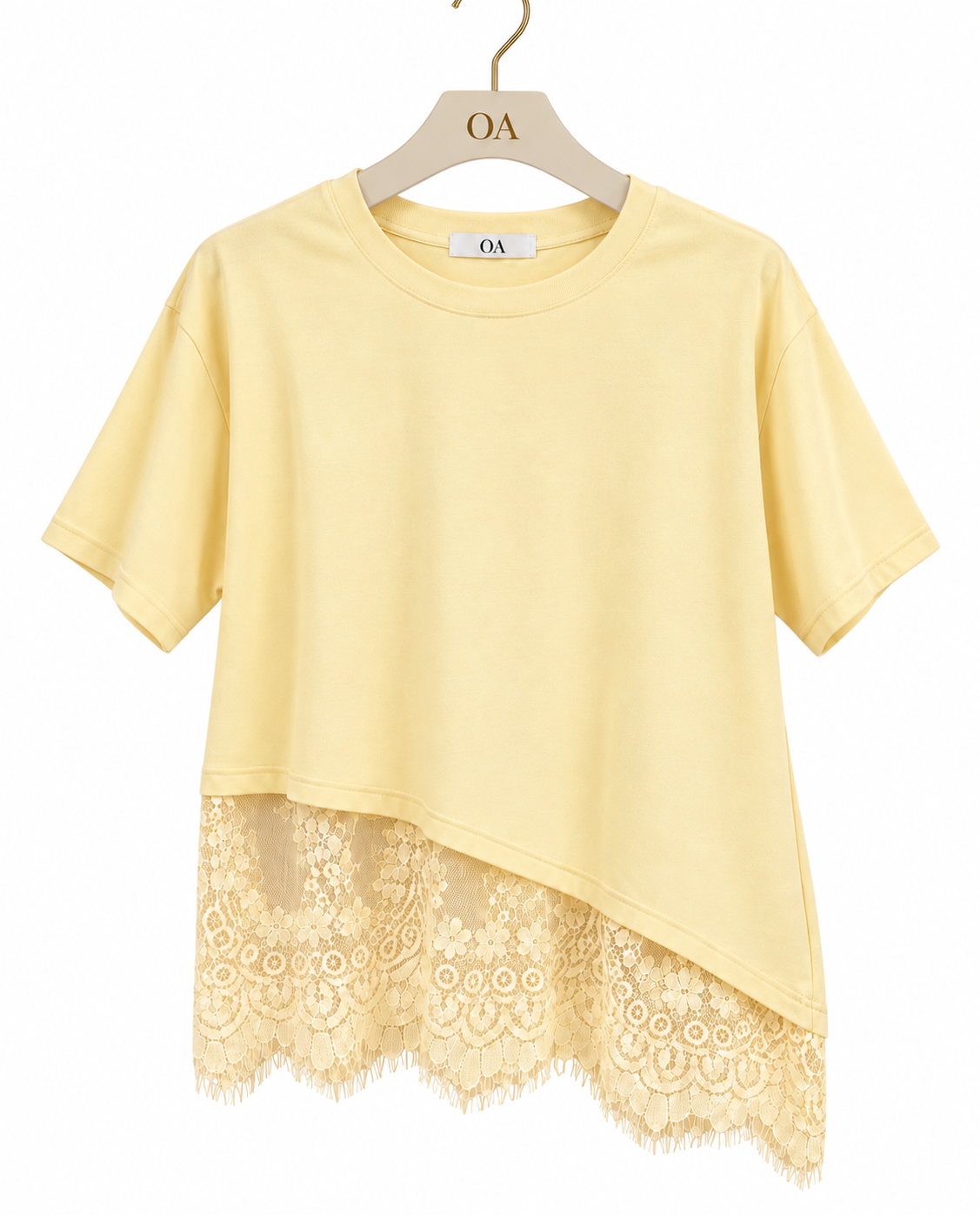 Camiseta amarela com barra assimétrica de renda