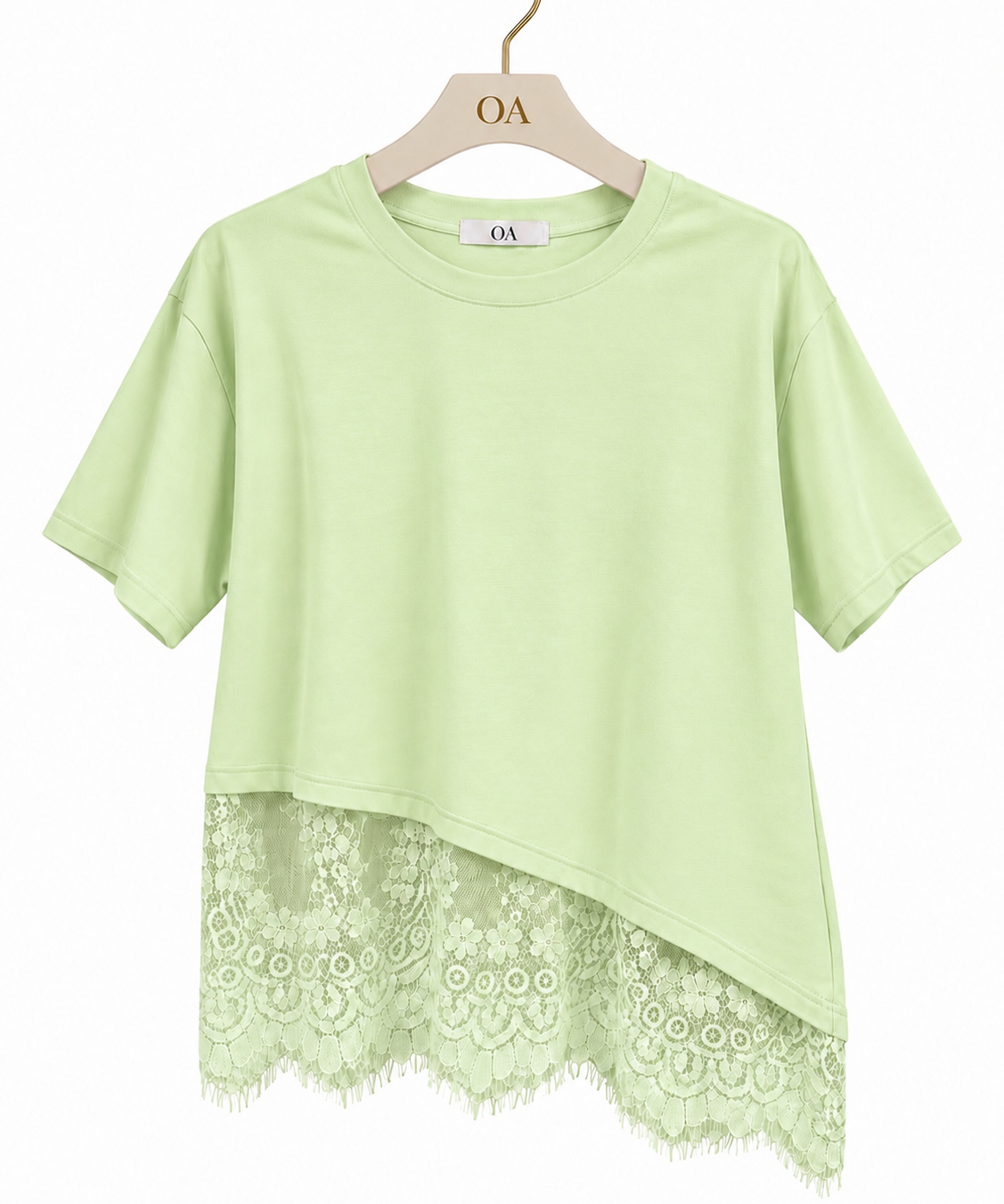 Camiseta verde com barra assimétrica de renda