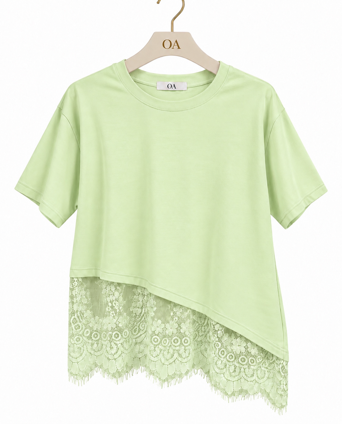 Camiseta verde com barra assimétrica de renda
