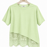 Camiseta verde com barra assimétrica de renda
