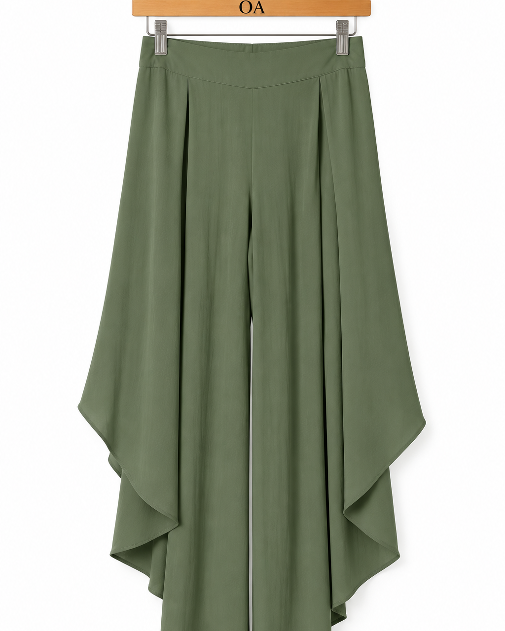 Calça pantalona verde com barra assimétrica e caimento amplo