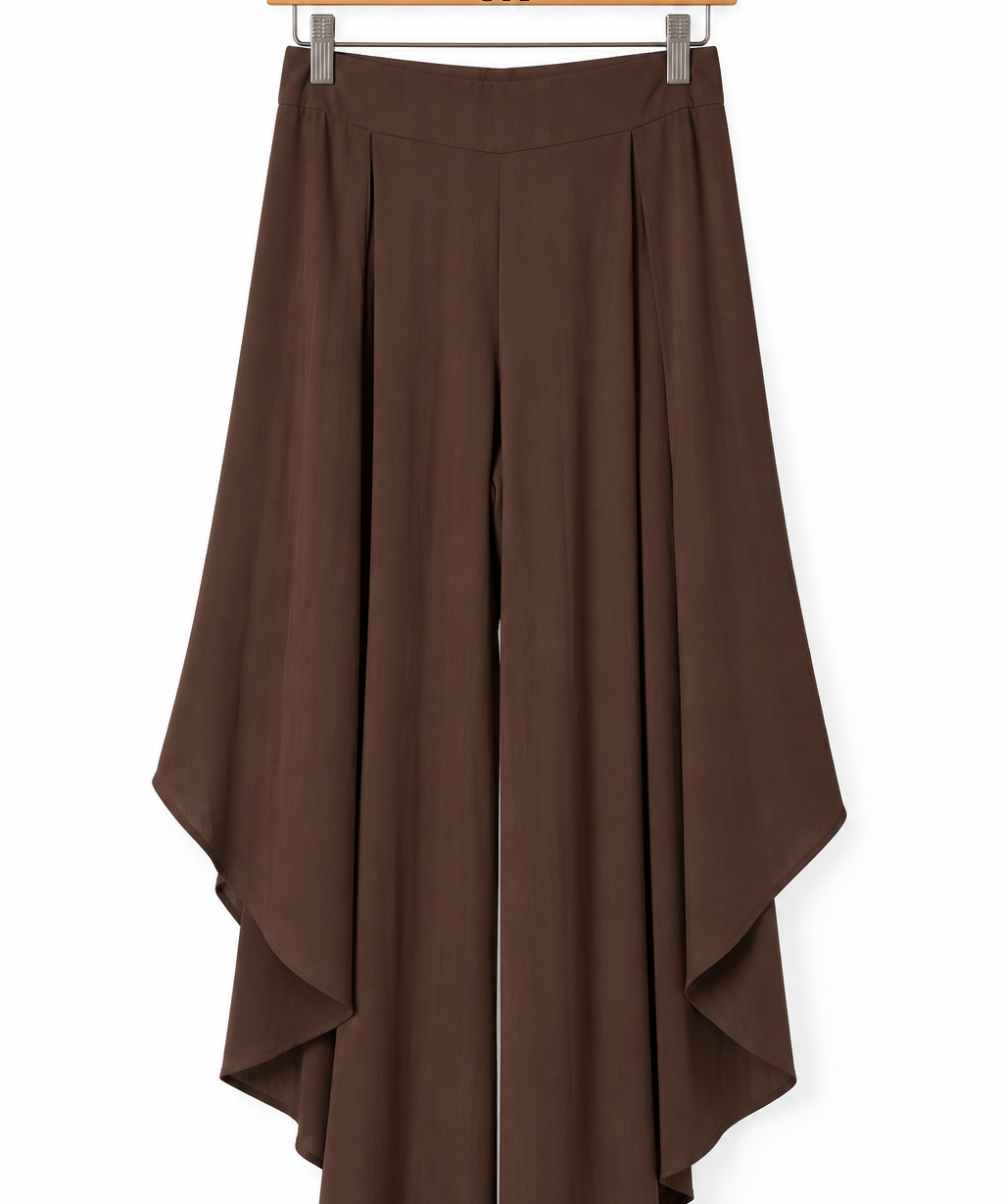 Calça pantalona café com barra assimétrica e caimento amplo