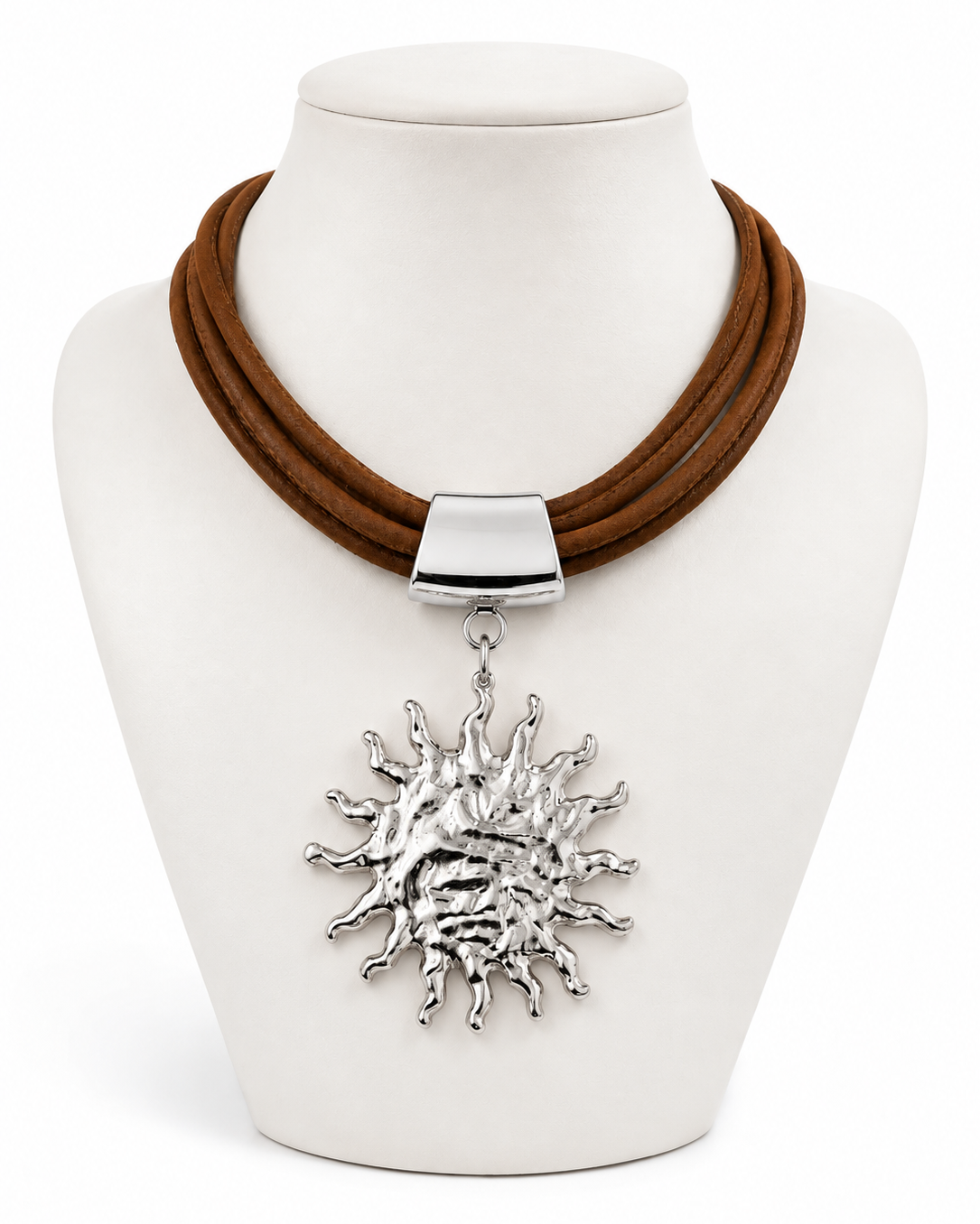 Colar Mirtes com cordão marrom e pingente sol prateado com argola