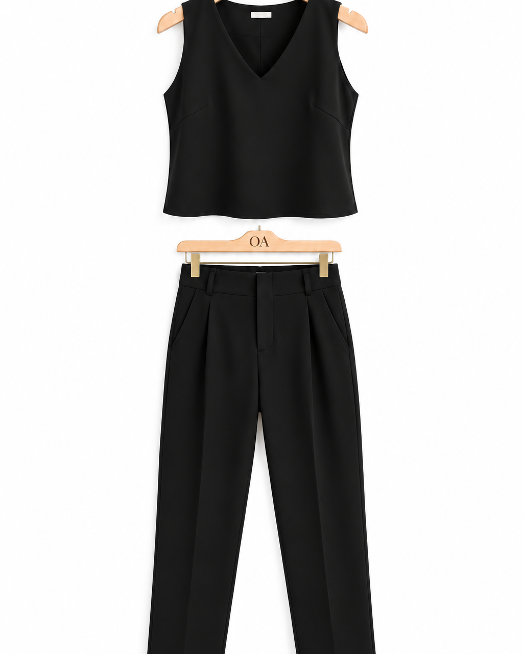 Conjunto feminino Ali preto: regata decote V e calça ampla de cintura alta.