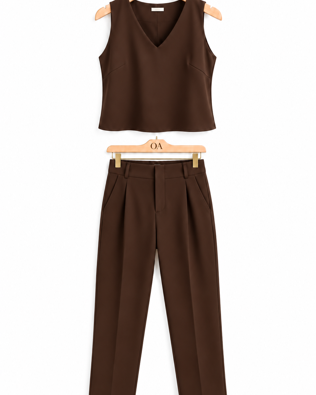 Conjunto feminino Ali café: regata decote V e calça ampla de cintura alta.